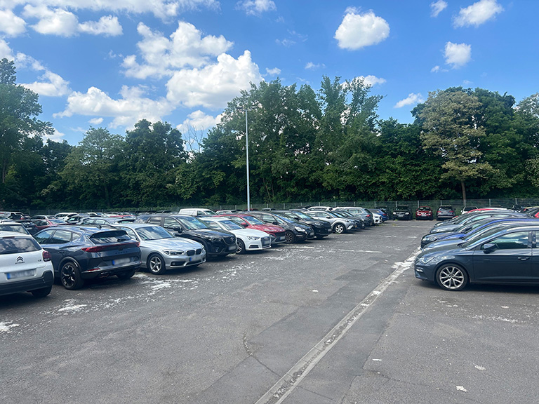 Köln Flughafen Parken über Sattelitten Zeigen driveandpark.de